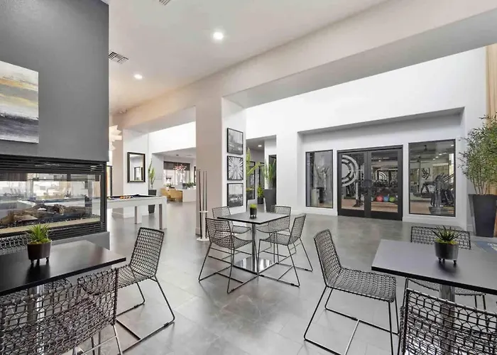 Cozysuites In Westgate With Pool #07 Apartment Glendale