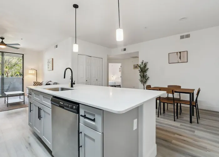Apartment Cozysuites In Westgate With Pool #07 Glendale