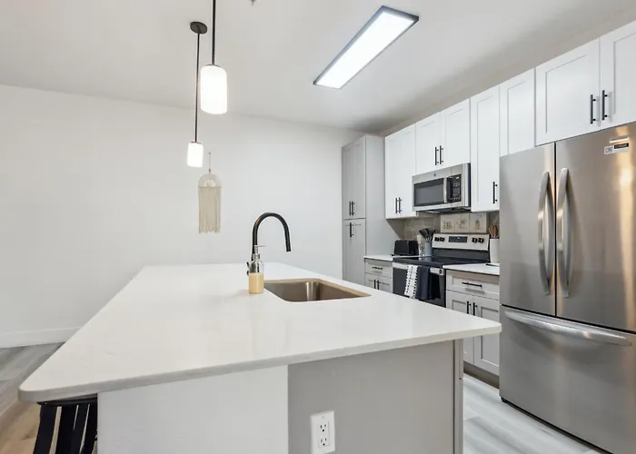 Cozysuites In Westgate With Pool #07 Apartment Glendale